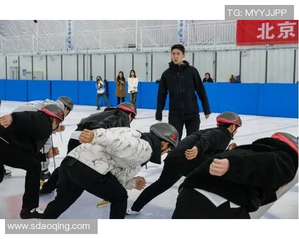 奥运冠军武大靖现身吉林大学滑冰课开班典礼，引来很多网友仰慕，校方：他是体育学院的教授